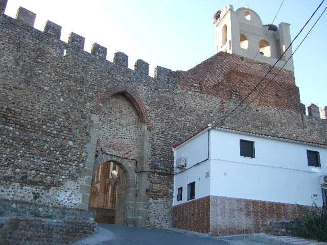 La Puerta de Santa Mara avec le clocher de l'glise