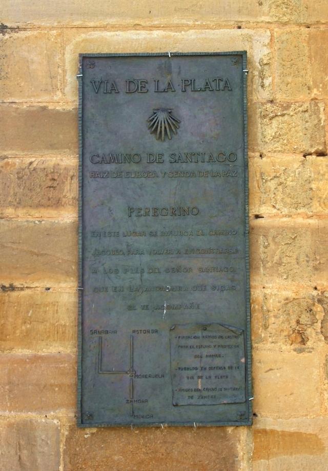 Plaque sur la place de l_Eglise de Granja de Moreruela